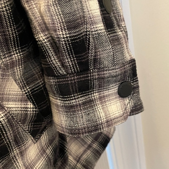 Duluth Trading Co Black and White Plaid Fleece Lined Utility Jacket - Picture 5 of 10